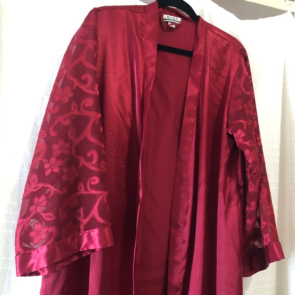 Red Robe - Picture 8 of 8